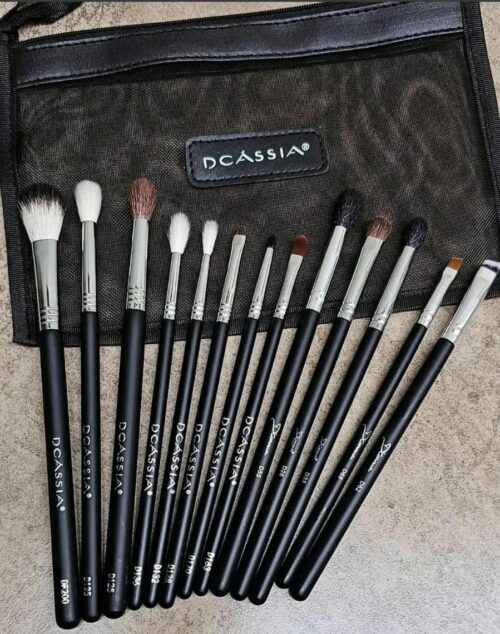 kit com 13 pinceis e 1 necessaire